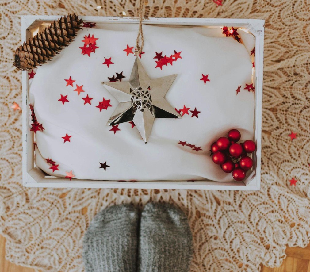 Transform Your Home with Christmas Garland Magic